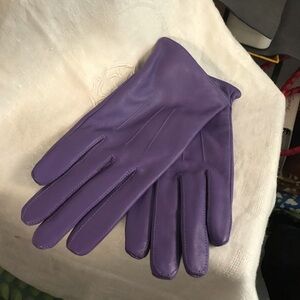 Leather Purple Ladies gloves. Great condition